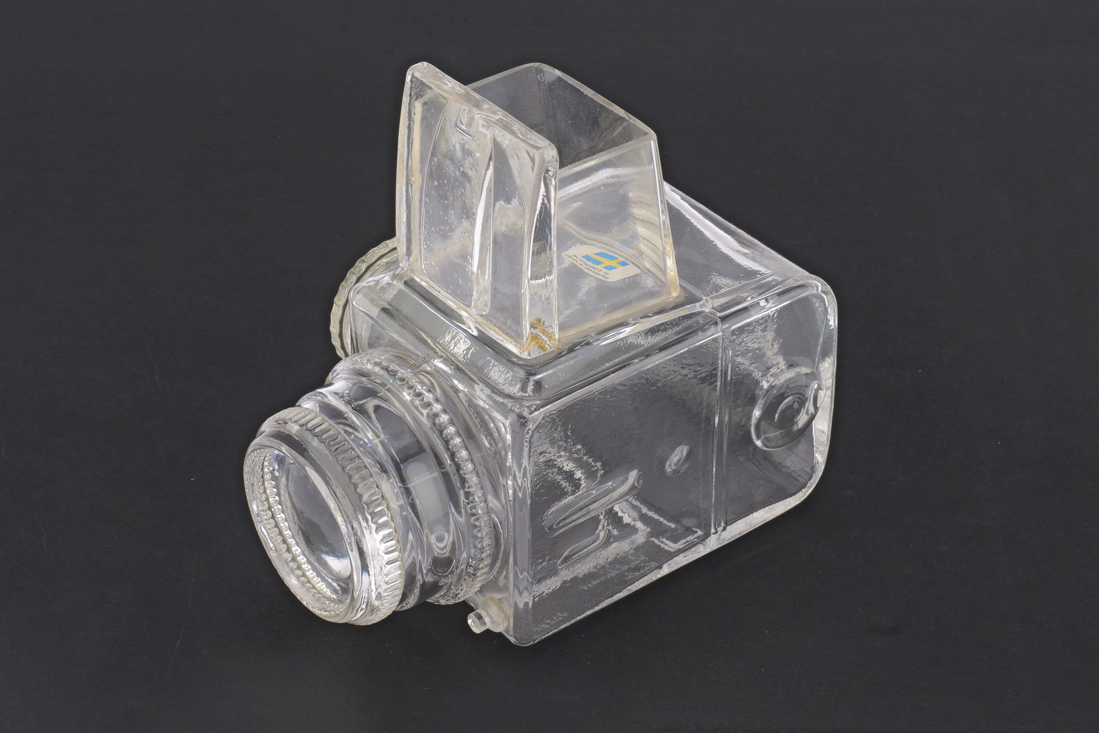 A Crystal Model of a Hasselblad 500c/m Medium Format Camera,: crystal, c.1990s, body VG, some very slight yellowing to cemented joints, engraved to the base "Christer Sjogren, Lindshammar Sweden 03280",