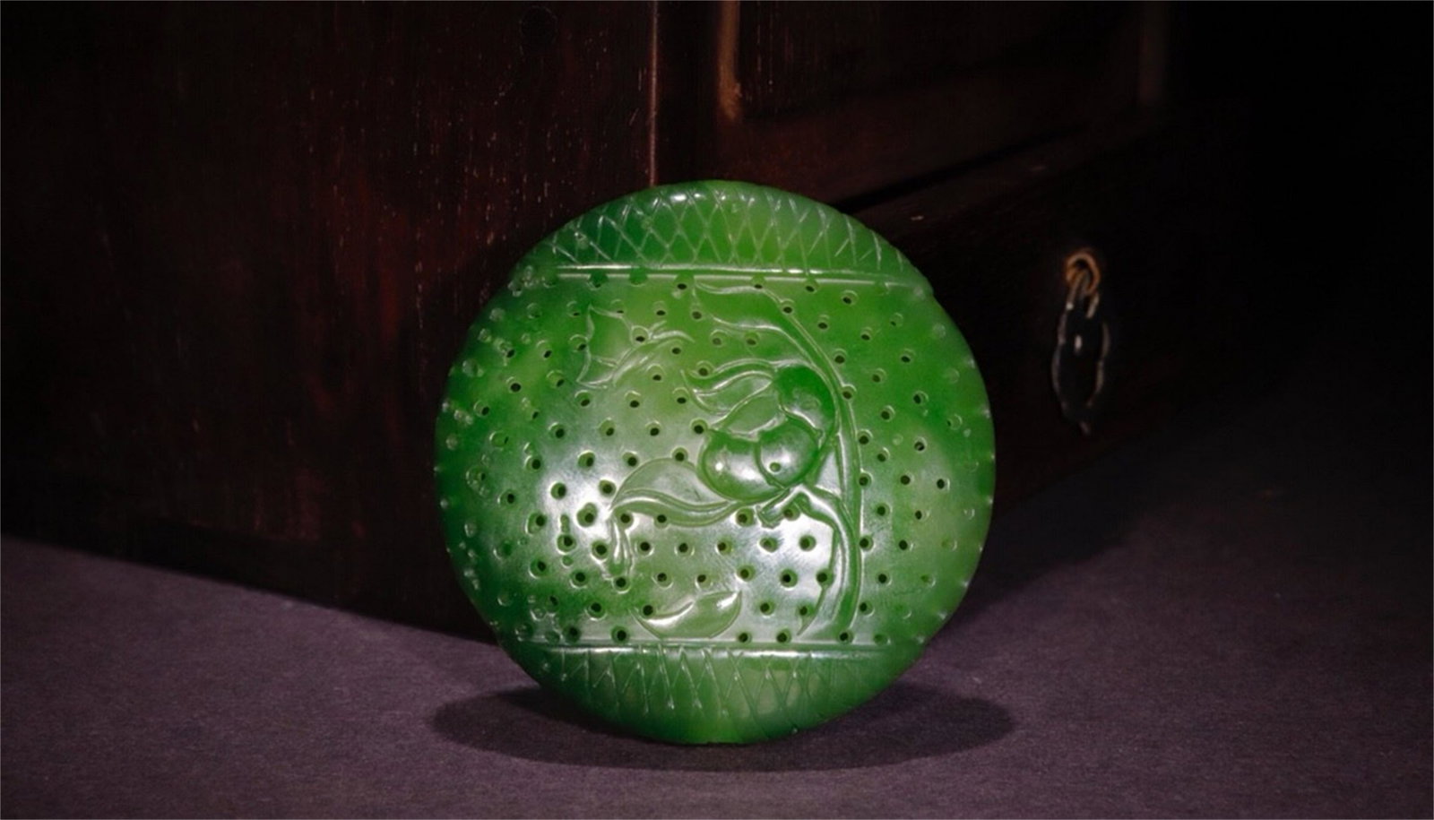 A Chinese Carved Jadeite Round Incense Case: Wd. 5.8cm, Wt. 48.7g