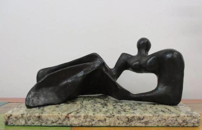 Bronze Sculpture Strut Bridge Henry Moore: Old Recast sculpture is in perfect condition. ITEM DESCRIPTION: TITLE: “BRIDGE POINT” AUTHOR: HENRY MOORE MATERIAL: BRONZE MEASURES WITHOUT BASE: HEIGHT 16 cm x WIDTH 33 cm x DEPTH 16 cm BASE: WID