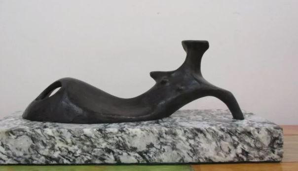 Bronze Sculpture Reclining Woman Henry Moore: Old recast sculpture is in perfect condition. ITEM DESCRIPTION: TITLE: "WOMEN RECLINED" AUTHOR: HENRY MOORE MATERIAL: BRONZE MEASURES WITHOUT BASE: HEIGHT 12 cm x WIDTH 21 cm x DEPTH 7 cm BASE: WIDTH