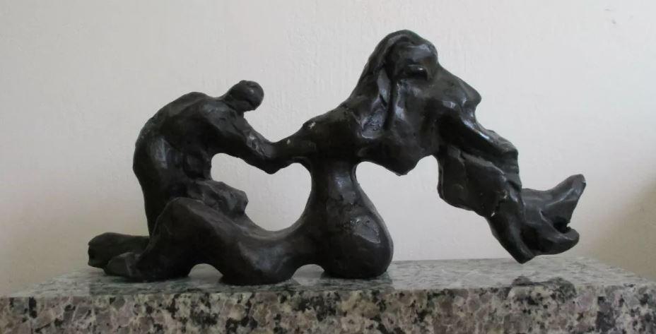Sculpture in Bronze Love by Jacques Lipchitz: Old recast sculpture is in perfect condition.DESCRIPTION OF THE ARTICLE:TITLE: "LOVE"AUTHOR: JACQUES LIPCHITZMATERIAL: BRONZEMEASURES WITHOUT BASE: HEIGHT 16 cm x WIDTH 25 cm x DEPTH 8 cmBASE: WIDTH 3