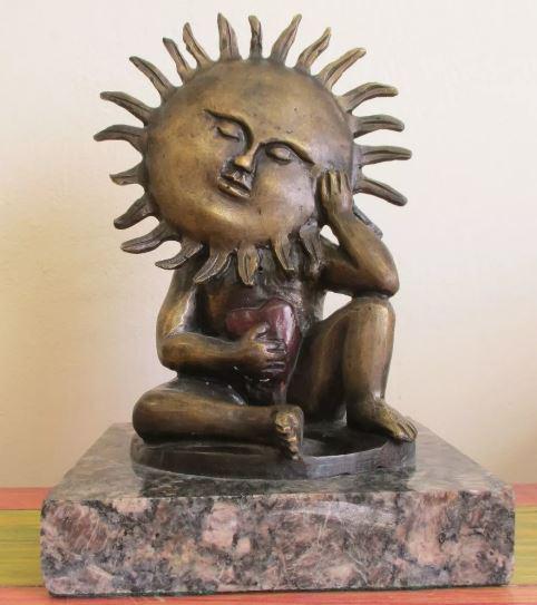 Bronze Sculpture Sol Bebe By Bustamante: Old recast sculpture is in perfect condition.DESCRIPTION OF THE ARTICLE:TITLE: "SUN BABY"AUTHOR: SERGIO BUSTAMANTEMATERIAL: BRONZEMEASURES WITHOUT BASE: HEIGHT 21 cm x WIDTH 15 cm x DEPTH 13 cmBASE: W