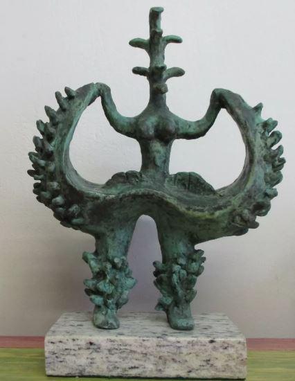 Sculpture in Bronze Hen by Jacques Lipchitz: Old recast sculpture is in perfect condition.ITEM DESCRIPTION:TITLE: "GALLINA"AUTHOR: JACQUES LIPCHITZMATERIAL: BRONZEMEASURES WITHOUT BASE: HEIGHT 30 cm x WIDTH 24 cm x DEPTH 16 cmBASE: WIDTH 10 cm X