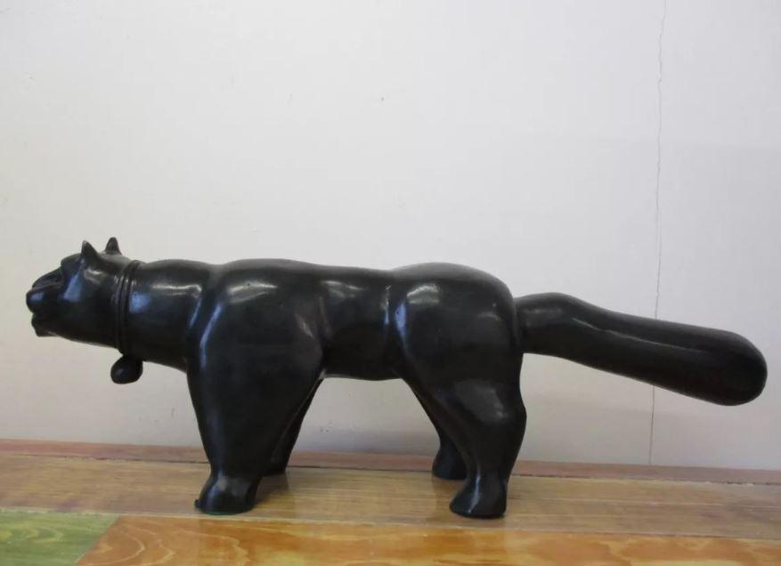 Lucky Bronze Sculpture by Fernando Botero: Old Recast sculpture is in perfect condition. DESCRIPTION OF THE ARTICLE TITLE LUCK AUTHOR FERNANDO BOTERO MATERIAL BRONZE MEASURES WITHOUT BASE HEIGHT 15 cm x WIDTH 49 cm x DEPTH 10 cm