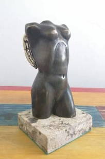 Bronze Sculpture Woman Iii By Aristide Maillol: Old Recast This sculpture is in perfect condition.ITEM DESCRIPTION:TITLE: “MUJER III”AUTHOR: ARISTIDE MAILLOLMATERIAL: BRONZEMEASURES WITHOUT BASE: HEIGHT 10 cm x WIDTH 9 cm x DEPTH 8 cmBASE: 10 C