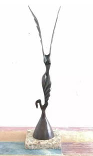 Bronze Sculpture Angel By Alexander Archipenko: Old Recast This sculpture is in perfect condition.ITEM DESCRIPTION:TITLE: “angel”AUTHOR: ALEXANDER ARCHIPENKOMATERIAL: BRONZEMEASURES WITHOUT BASE: HEIGHT 47 cm x WIDTH 9 cm x DEPTH 9 cmBASE: