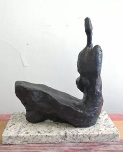 Sculpture In Bronze Man By Henry Moore: Old Recast sculpture is in perfect condition.ITEM DESCRIPTION:TITLE: ?HOMME?AUTHOR: HENRY MOOREMATERIAL: BRONZEMEASUREMENTS WITHOUT BASE: HEIGHT 26 cm x WIDTH 23 cm x DEPTH 10 cmBASE: WIDTH 23 cm X DE