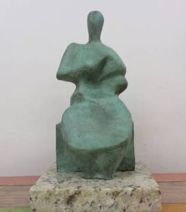 Bronze Sculpture Woman Sitting Ii Henry Moore: Old recast sculpture is in perfect condition.ITEM DESCRIPTION:TITLE: ?WOMAN SITTED II?AUTHOR: HENRY MOOREMATERIAL: BRONZEMEASURES WITHOUT BASE: HEIGHT 25 cm x WIDTH 14 cm x DEPTH 12 cmBASE: WIDTH 16 c