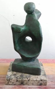 Bronze Object Sculpture By Henry Moore: Old Recast This sculpture is in perfect condition.ITEM DESCRIPTION:TITLE: ?OBJECT?AUTHOR: HENRY MOOREMATERIAL: BRONZEMEASURES WITHOUT BASE: HEIGHT 25 cm x WIDTH 10 cm x DEPTH 10 cmBASE: WIDTH 13 cm X