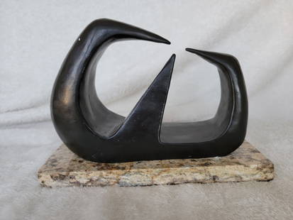 Three Pointed Bronze Sculpture By Henry Moore: Old RecastThis sculpture is in perfect condition.DESCRIPTION OF THE ARTICLE:TITLE: ?THREE POINTS?AUTHOR: HENRY MOOREMATERIAL: BRONZEMEASURES WITHOUT BASE: HEIGHT 17 CM WIDTH 25 CM DEPTH 8 CMBASE: 26 C