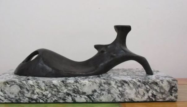 Bronze Sculpture Reclining Woman Henry Moore: Old recast sculpture is in perfect condition.ITEM DESCRIPTION:TITLE: "WOMEN RECLINED"AUTHOR: HENRY MOOREMATERIAL: BRONZEMEASURES WITHOUT BASE: HEIGHT 12 cm x WIDTH 21 cm x DEPTH 7 cmBASE: WIDTH 23 cm