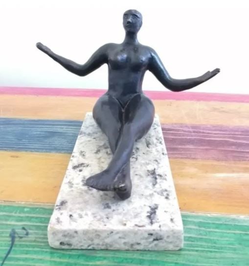 Bronze Sculpture Seated Woman II By Gaston Lachaise: This sculpture is in perfect condition.ITEM DESCRIPTION:TITLE: "SITTING WOMAN II"AUTHOR: GASTON LACHAISEMATERIAL: BRONZEMEASUREMENTS WITHOUT BASE: HEIGHT 16 CM WIDTH 25 CM DEPTH 214 CMBASE: 10 CM X 24