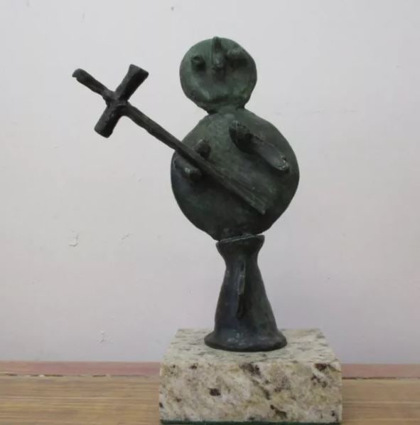 Bronze Sculpture Tete ": Old Recast sculpture is in perfect condition.DESCRIPTION OF THE ARTICLE:TITLE: "TETE"AUTHOR: JOAN MIROMATERIAL: BRONZEMEASURES WITHOUT BASE: HEIGHT 20 cm x WIDTH 12 cm x DEPTH 6 cmBASE: WIDTH 9 cm X D