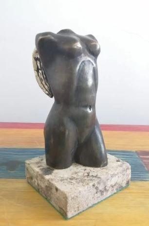 Bronze Sculpture Woman Iii By Aristide Maillol: Old Recast This sculpture is in perfect condition.ITEM DESCRIPTION:TITLE: ?MUJER III?AUTHOR: ARISTIDE MAILLOLMATERIAL: BRONZEMEASURES WITHOUT BASE: HEIGHT 10 cm x WIDTH 9 cm x DEPTH 8 cmBASE: 10 CM X