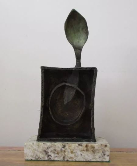 Bronze Sculpture Portrait Of ": Old recast sculpture is in perfect condition.ITEM DESCRIPTION:TITLE: ?PORTRAIT?AUTHOR: JOAN MIROMATERIAL: BRONZEMEASURES WITHOUT BASE: HEIGHT 26 cm x WIDTH 12 cm x DEPTH 5 cmBASE: WIDTH 16 cm X DEPTH