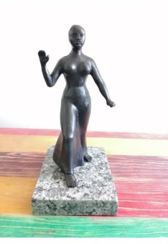 Bronze Female Sculpture By Gaston Lachaise: Old Recast sculpture is in perfect condition.ITEM DESCRIPTION:TITLE: ?FEMALE?AUTHOR: GASTON LACHAISEMATERIAL: BRONZEMEASURES WITHOUT BASE: HEIGHT 27 cm x WIDTH 15 cm x DEPTH 14 cmBASE: WIDTH 13 cm X