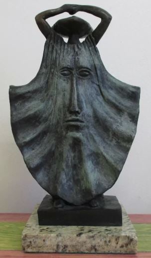 Bronze Sculpture Sky by Sergio Bustamante: Old Recast sculpture is in perfect condition.DESCRIPTION OF THE ARTICLE:TITLE: ?SKY?AUTHOR: SERGIO BUSTAMANTEMATERIAL: BRONZEMEASURES WITHOUT BASE: HEIGHT 30 cm x WIDTH 20 cm x DEPTH 8 cmBASE: WIDTH