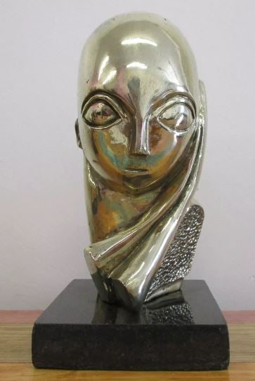 Bronze Sculpture Head I of Constantin Brancusi: Old Recast sculpture is in perfect condition.ARTICLE DESCRIPTION:TITLE: HeadAUTHOR: Constantin BrancusiMATERIAL: BRONZEMEASUREMENTS WITHOUT BASE: HEIGHT 25 cm x WIDTH 11 cm x DEPTH 14 cmBASE: WIDTH