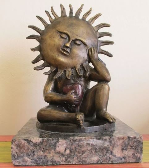 Bronze Sculpture Sol Bebe By Bustamante: Old recast sculpture is in perfect condition.DESCRIPTION OF THE ARTICLE:TITLE: "SUN BABY"AUTHOR: SERGIO BUSTAMANTEMATERIAL: BRONZEMEASURES WITHOUT BASE: HEIGHT 21 cm x WIDTH 15 cm x DEPTH 13 cmBASE: