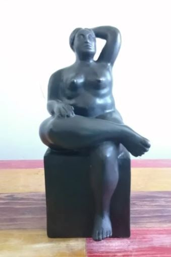 Bronze Sculpture Seated Lady Ii By Fernando Botero: Old Recast This sculpture is in perfect condition.ITEM DESCRIPTION:TITLE: ?SITTING LADY?AUTHOR: FERNANDO BOTEROMATERIAL: BRONZEMEASURES WITHOUT BASE: HEIGHT 28 CM WIDTH 12 CM DEPTH 14 CM