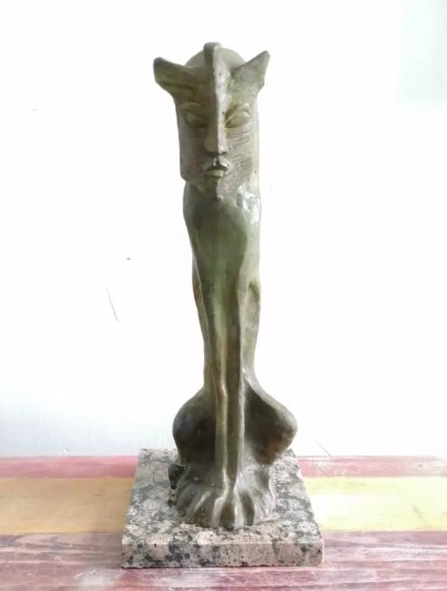 Giant Bronze Sculpture by Leonora Carrington: Old Recast This sculpture is in perfect condition.ITEM DESCRIPTION:TITLE: ?GIANT?AUTHOR: LEONORA CARRINGTONMATERIAL: BRONZEMEASUREMENTS WITHOUT BASE: HEIGHT 38 cm x WIDTH 12 cm x DEPTH 14 cmBASE: 14 C