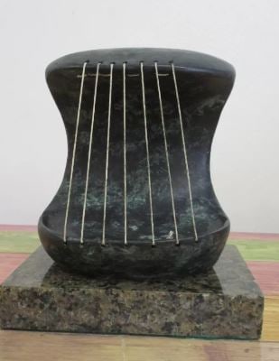 Bronze Sculpture Head Of Henry Moore: Old recast sculpture is in perfect condition.DESCRIPTION OF THE ARTICLE:TITLE: "HEAD"AUTHOR: HENRY MOOREMATERIAL: BRONZEMEASURES WITHOUT BASE: HEIGHT 17 cm x WIDTH 16 cm x DEPTH 14 cmBASE: WIDTH 18 cm