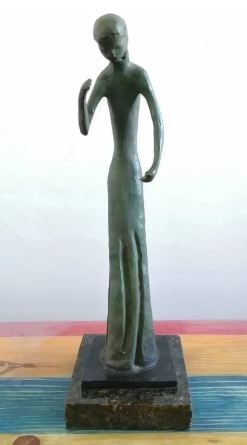 Bronze Sculpture Lady By Manolo Hugue: Old Recast This sculpture is in perfect condition.ITEM DESCRIPTION:TITLE: ?LADY?AUTHOR: MANOLO HUGUEMATERIAL: BRONZEMEASURES WITHOUT BASE: HEIGHT 38 cm x WIDTH 11 cm x DEPTH 12 cmBASE: WIDTH 13 cm X D