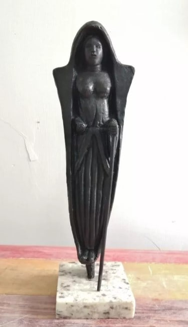 Bronze Sculpture Lady of Leonora Carrington: Old Recast sculpture is in perfect condition.ARTICLE DESCRIPTION:TITLE: ?LADY?AUTHOR: LEONORA CARRINGTONMATERIAL: BRONZEMEASUREMENTS WITHOUT BASE: HEIGHT 31 cm x WIDTH 10 cm x DEPTH 9 cmBASE: WIDTH 10