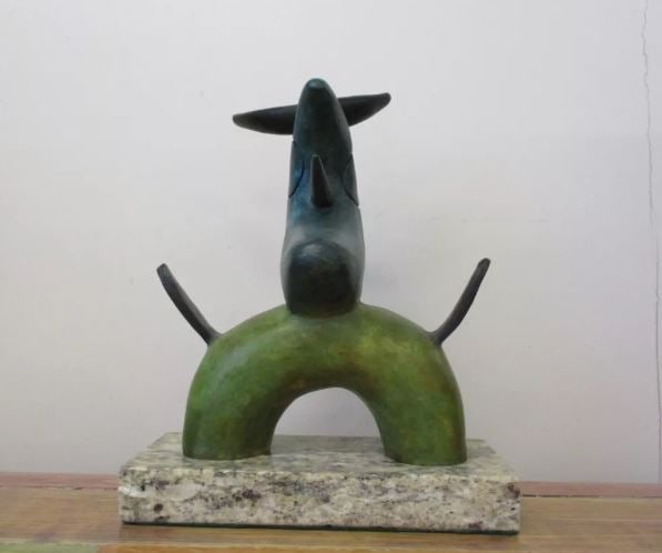 Bronze Sculpture Personnage: Old recast sculpture is in perfect condition.DESCRIPTION OF THE ARTICLE:TITLE: ?PERSONNAGE?AUTHOR: JOAN MIROMATERIAL: BRONZEMEASURES WITHOUT BASE: HEIGHT 23 cm x WIDTH 22 cm x DEPTH 15 cmBASE: WIDTH 2