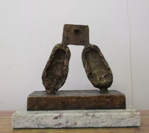 Sculpture In Bronze Totem By Joan Mir: Old recast sculpture is in perfect condition.DESCRIPTION OF THE ARTICLE:TITLE: "TOTEM"AUTHOR: JOAN MIROMATERIAL: BRONZEMEASURES WITHOUT BASE: HEIGHT 16 cm x WIDTH 16 cm x DEPTH 7 cmBASE: WIDTH 19 cm