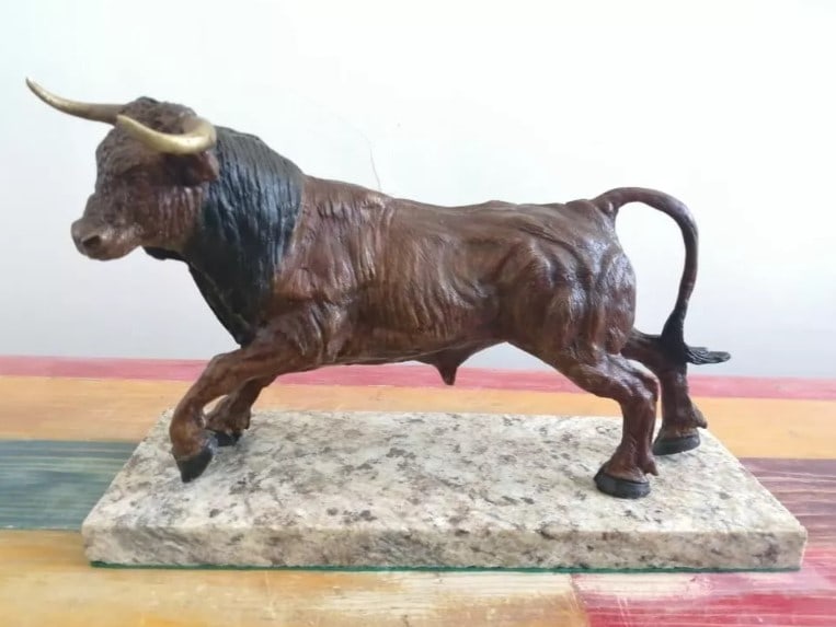 Bronze Sculpture Toro Ii By Humberto Peraza: Old Recast This sculpture is in perfect condition.DESCRIPTION OF THE ARTICLE:TITLE: ?TORO II?AUTHOR: HUMBERTO PERAZAMATERIAL: BRONZEMEASUREMENTS WITHOUT BASE: HEIGHT 19 cm x WIDTH 34 cm x DEPTH 13