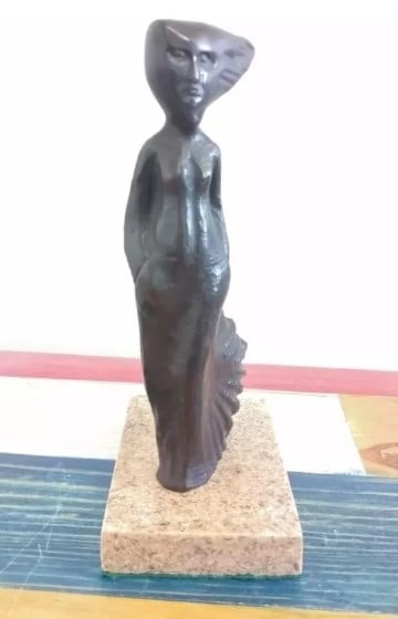 Bronze Sculpture Lady By Sergio Bustamante: Old Recast This sculpture is in perfect condition.DESCRIPTION OF THE ARTICLE:TITLE: ?LADY?AUTHOR: SERGIO BUSTAMANTEMATERIAL: BRONZEMEASUREMENTS WITHOUT BASE: HEIGHT 22 cm x WIDTH 11 cm x DEPTH 4