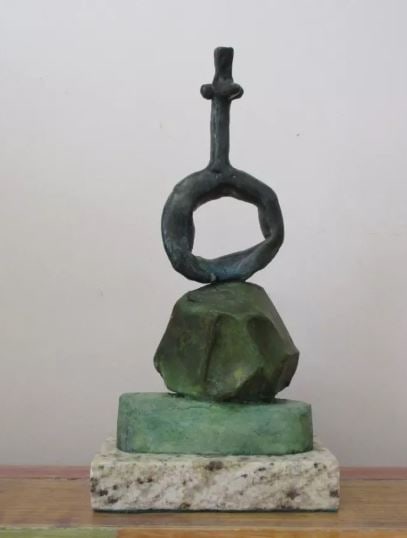 Bronze Sculpture Totem Ii ": Old Recast sculpture is in perfect condition.DESCRIPTION OF THE ARTICLE:TITLE: "TOTEM II"AUTHOR: JOAN MIROMATERIAL: BRONZEMEASURES WITHOUT BASE: HEIGHT 29 cm x WIDTH 14 cm x DEPTH 8 cmBASE: WIDTH 16 c