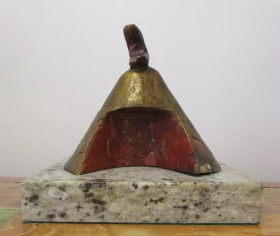 Bronze Sculpture " Temple: Old Recast sculpture is in perfect condition.DESCRIPTION OF THE ARTICLE:TITLE: "TEMPLE"AUTHOR: JOAN MIROMATERIAL: BRONZEMEASURES WITHOUT BASE: HEIGHT 15 cm x WIDTH 16 cm x DEPTH 13 cmBASE: WIDTH 18