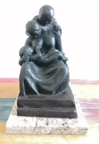 Bronze Sculpture Family Of Antoine Bourdelle: Old Recast This sculpture is in perfect condition.ITEM DESCRIPTION:TITLE: ?FAMILY?AUTHOR: ANTOINE BOURDELLEMATERIAL: BRONZEMEASURES WITHOUT BASE: HEIGHT 21 cm x WIDTH 12 cm x DEPTH 16 cm