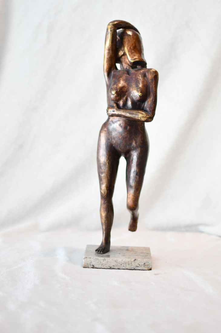 Bronze Sculpture NUDE WOMAN BY RUFINO TAMAYO: Old recast sculpture is in perfect condition.ITEM DESCRIPTION:TITLE: NUDE WOMANAUTHOR: RUFINO TAMAYOMATERIAL: BRONZEMEASURES WITH BASE: HEIGHT 17 INCHES x WIDTH 5 INCHES x DEPTH 4 INCHES