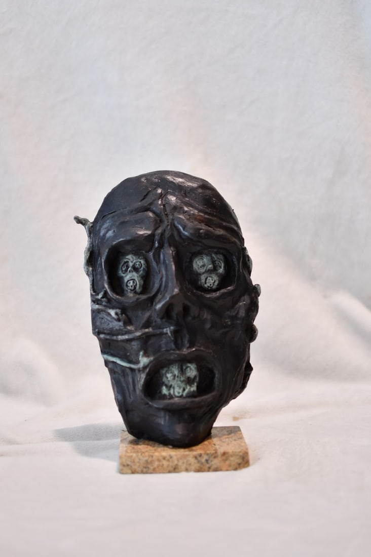 Bronze Sculpture Face By Salvador Dali: Old Recast sculpture is in perfect condition.ITEM DESCRIPTION:TITLE: ?FACE?AUTHOR: SALVADOR DALIMATERIAL: BRONZEMEASURES WITHOUT BASE: HEIGHT 28 cm x WIDTH 20 cm x DEPTH 7 cmBASE: WIDTH 16 cm X DEPTH