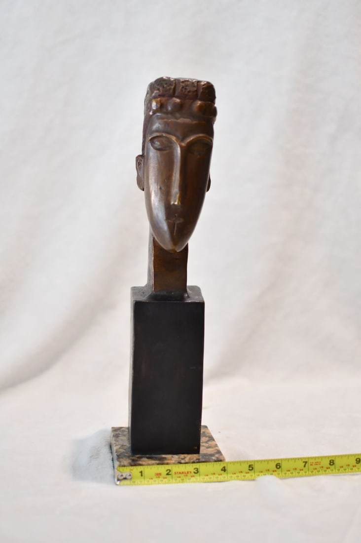 Bronze Sculpture Bronze Sculpture Face II By Amedeo Modigliani: Old Recast This sculpture is in perfect condition.ITEM DESCRIPTION:TITLE: ?FACE II?AUTHOR: AMEDEO MODIGLIANIMATERIAL: BRONZEMEASURES WITHOUT BASE: HEIGHT 30 cm x WIDTH 7 cm x DEPTH 12 cmBASE: WIDTH