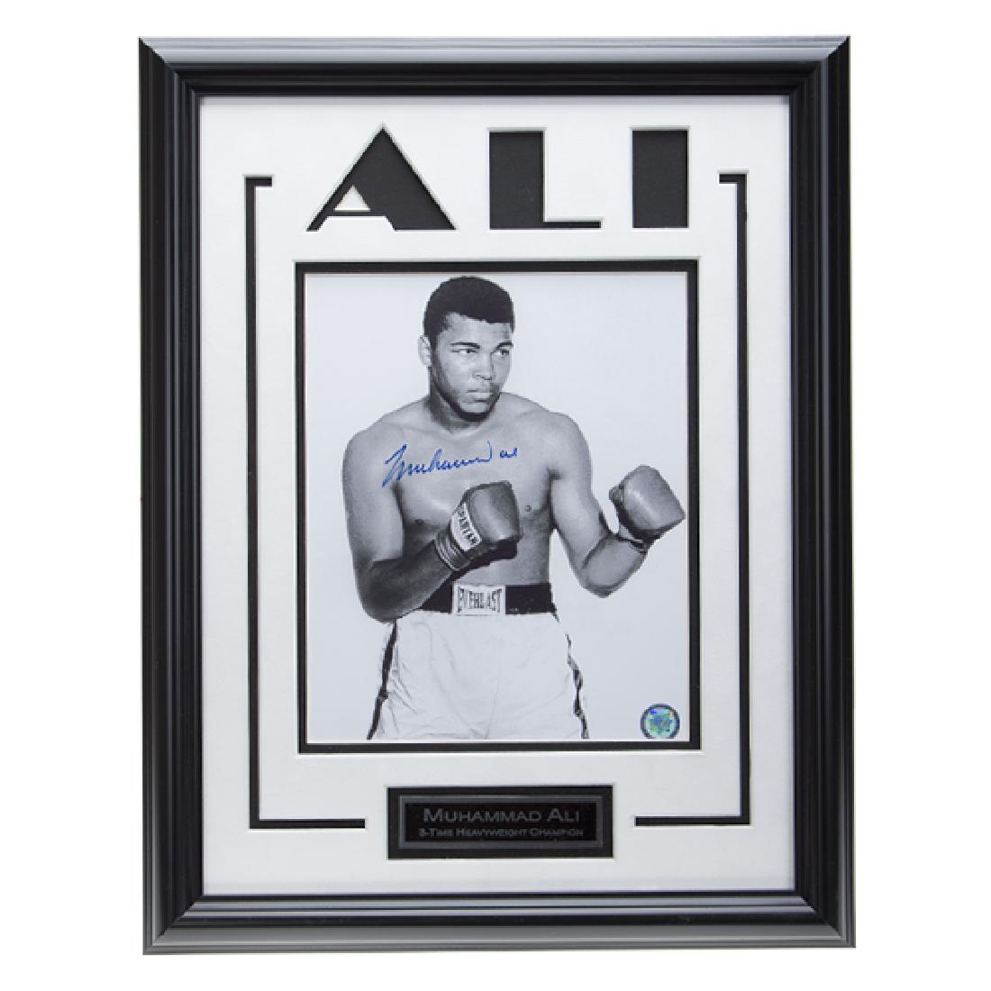 Muhammad Ali Heavyweight Champ 12x16autograph GFA: Muhammad Ali Heavyweight Champ 12x16autograph GFA