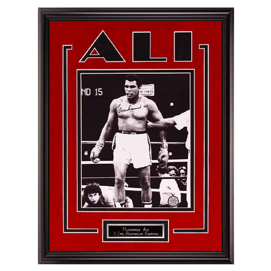 Muhammad Ali Heavyweight Champ 12x16autograph GFA: Muhammad Ali Heavyweight Champ 12x16autograph GFA