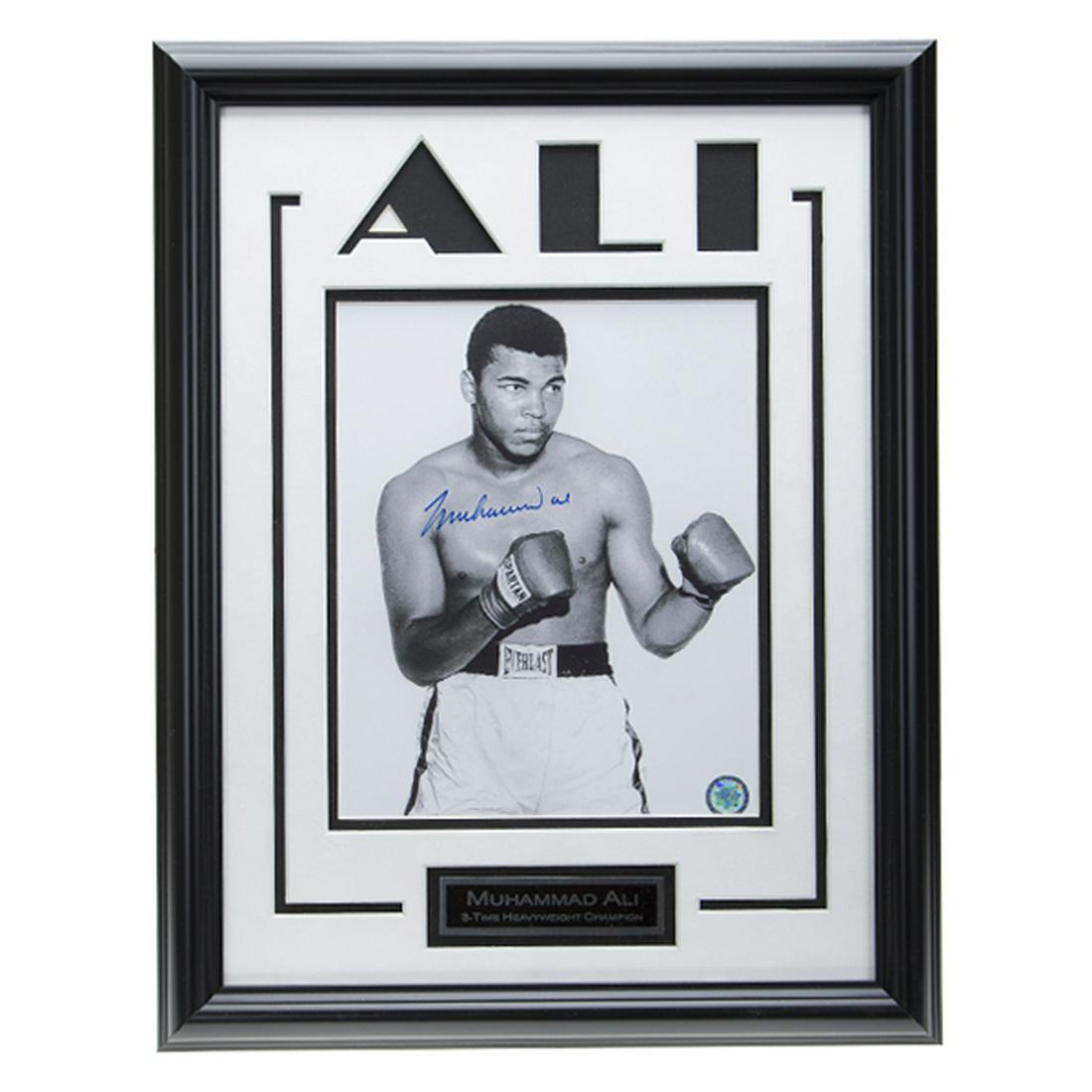 Muhammad Ali Heavyweight Champ 12x16autograph GFA: Muhammad Ali Heavyweight Champ 12x16autograph GFA