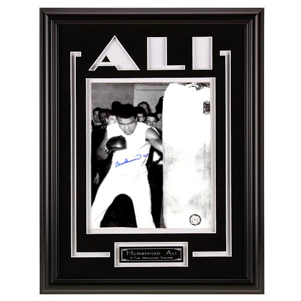 Muhammad Ali Heavyweight Champ 12x16autograph GFA: Muhammad Ali Heavyweight Champ 12x16autograph GFA