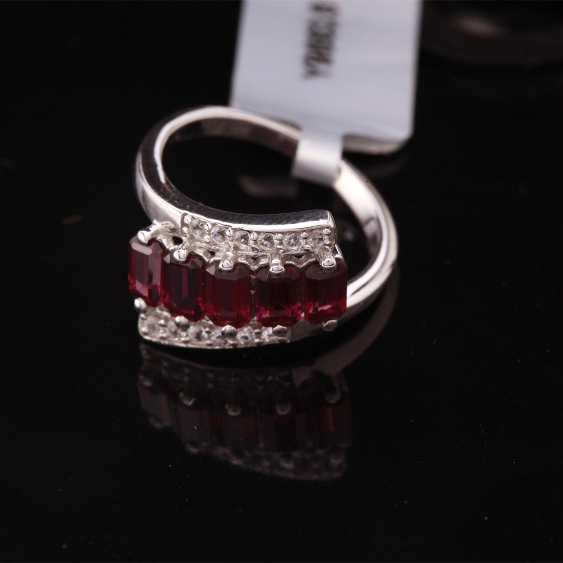 Sz 9 Rhodolite Garnet & Topaz Sterling Slv Ring: Sz 9 Rhodolite Garnet & Topaz Sterling Slv Ring • Metal: Sterling Silver • Stone: (5)5X3Mm-Rhdolite&White Topaz • Width: 16.4 Mm • Total Weight: 3.22 Grs • Finish: Rhodiu