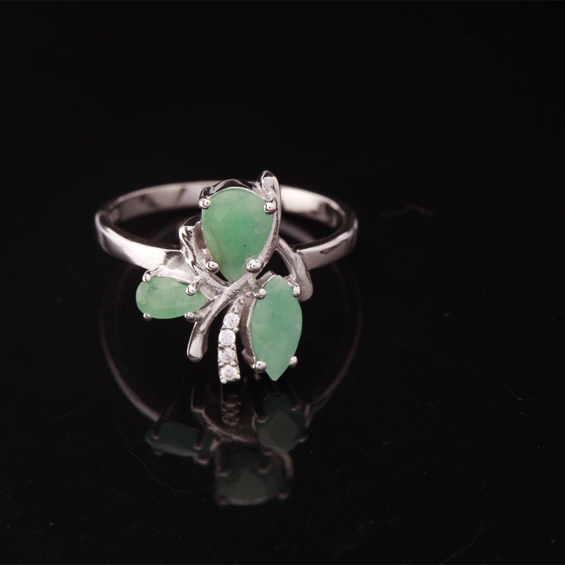 Size 8 Sterling Emerald &White Zircon Ring: Size 8 Sterling Emerald &White Zircon Ring • Metal: Sterling Silver • Stone: Emerald & White Zircon • Width: 15.9 Mm • Total Weight: 2.68 Grs • Finish: Rhodium