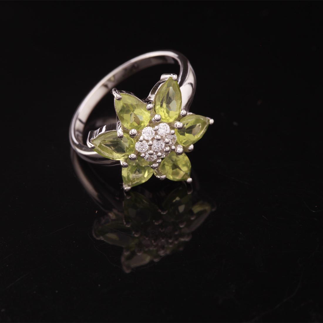 Size 6.5 Sterling Peridot & White Zircon Ring: Size 6.5 Sterling Peridot & White Zircon Ring • Metal: Sterling Silver • Stone: Peridot& White Zircon • Width: 17.7 Mm • Total Weight: 3.4 Grs • Finish: Rhodium
