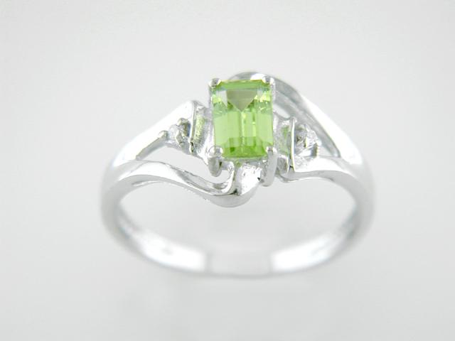 Sterling Silver Emerald Cut Peridot Ring Sz 7 (1 of 1)