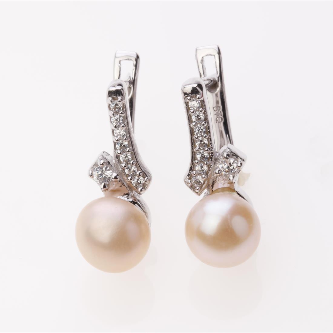 Off White Pearl & Zircon Sterling Silver Earrings: Off White Pearl & Zircon Sterling Silver Earrings .Metal: Sterling Silver .Stone: 8 Mm Off White Pearl&White Zircon .Dimension: 18.8X7.5 Mm .Total Weight: 4.65 Grams .Finish: Rhodium .Backing: French 