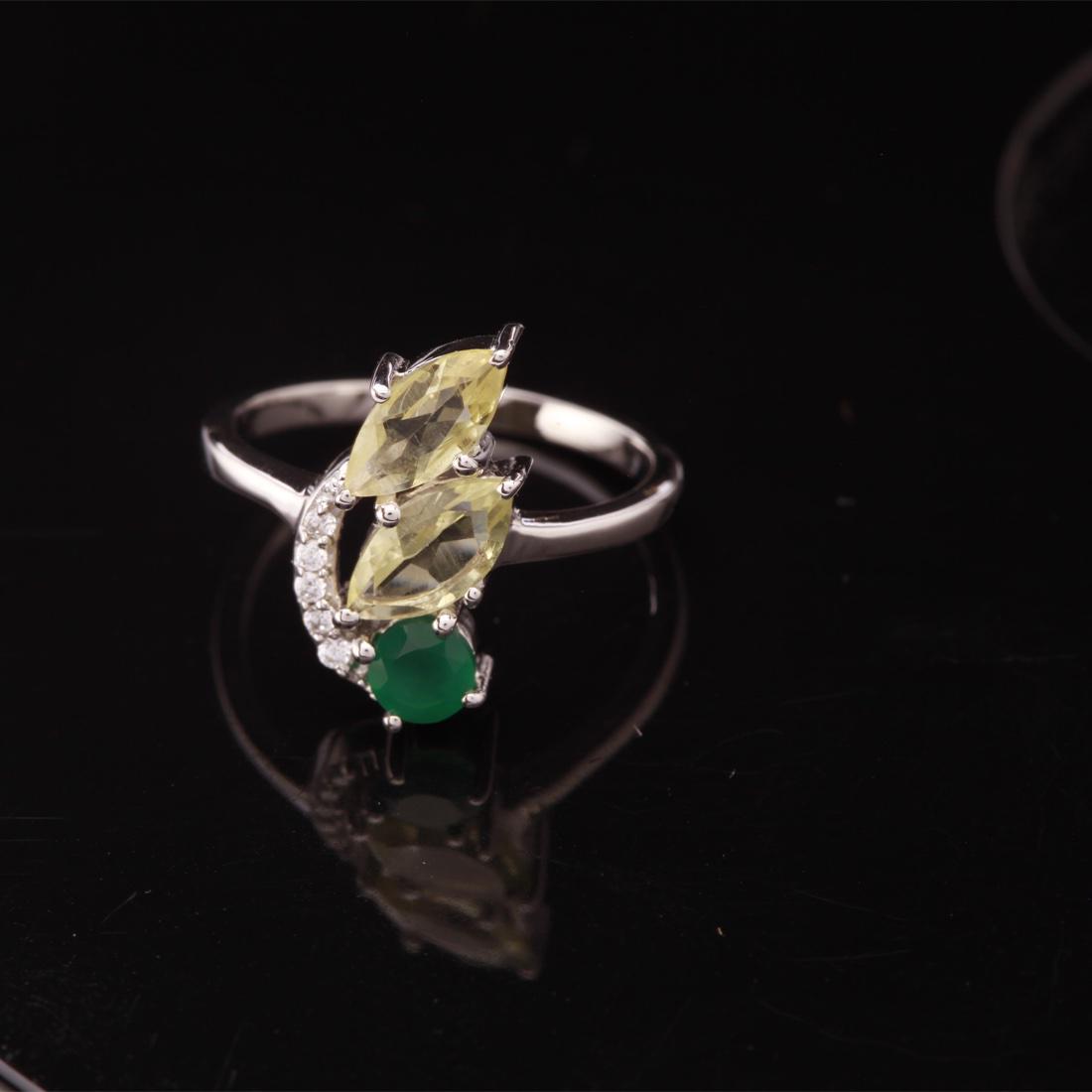 Sz 8.75 Sterling Slv Green Agate Lemon Topaz Ring: Size 8.75 Sterling Slv Green Agate Lemon Topaz Ring • Metal: Sterling Silver • Stone: Green Agate&Lemon Topaz&White Zircon • Width: 16.5 Mm • Total Weight: 2.55 Grs • Fin