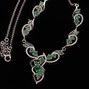 Emerald Green Agate Sterling Silver Necklace: Emerald Green Agate Sterling Silver Necklace • Metal: Sterling Silver • Stone: Emerald &Green Agate &White Zircon • Dimensions: 30.77X18+2"Mm • Total Weight: 17.8 Grs • C