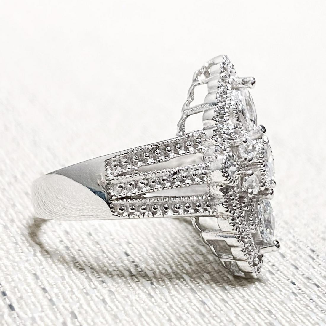 Sterling Silver Vintage Design Ring SZ 8 (1 of 1)